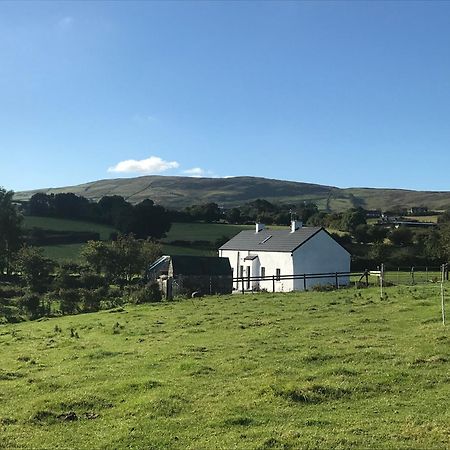 Mournes Family Cottage With Hot Tub Hilltown Exterior photo