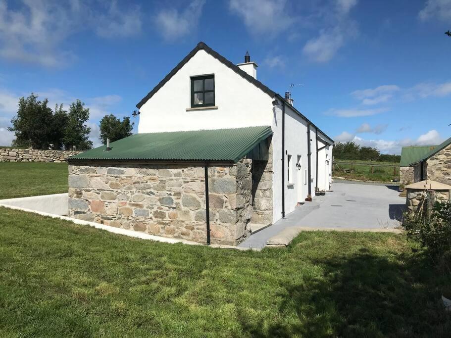 Mournes Family Cottage With Hot Tub Hilltown Exterior photo
